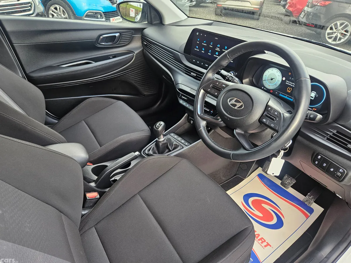 Hyundai i20 Hatchback, Petrol, 2024, White