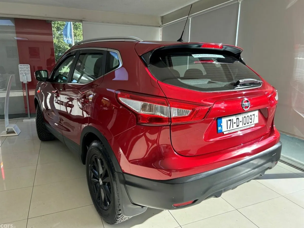 Nissan Qashqai SUV, Petrol, 2017, Red