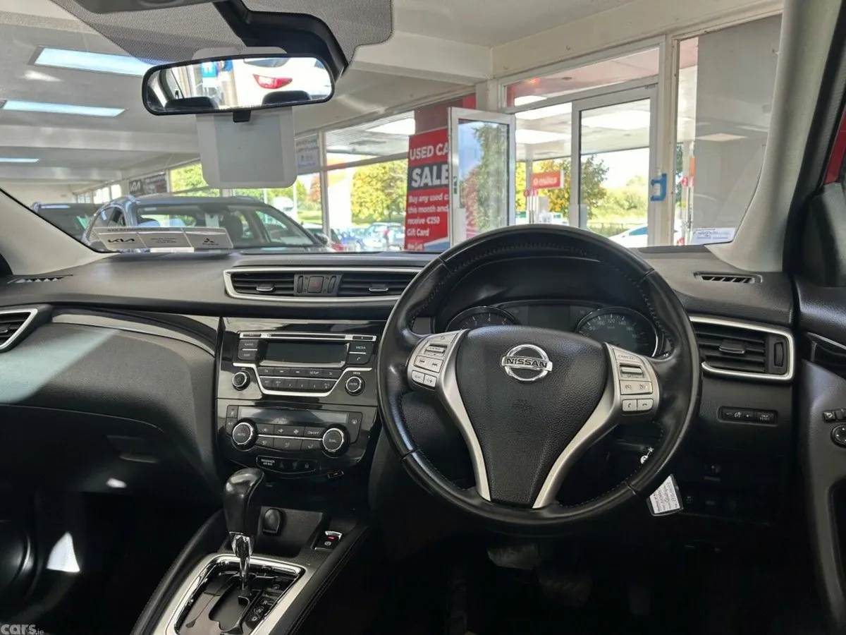 Nissan Qashqai SUV, Petrol, 2017, Red