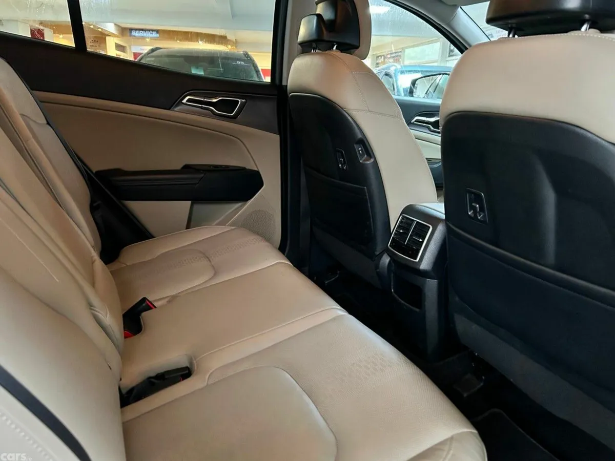 Kia Sportage MPV, Diesel, 2022, Silver