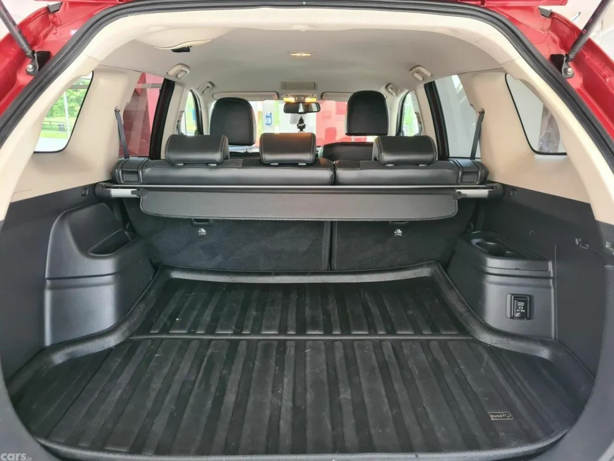 Mitsubishi Outlander SUV, Petrol Plug-in Hybrid, 2016, Red