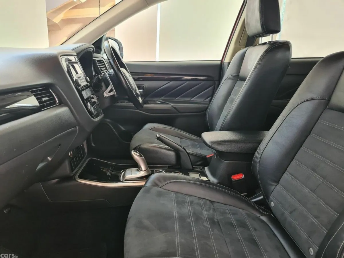 Mitsubishi Outlander SUV, Petrol Plug-in Hybrid, 2016, Red