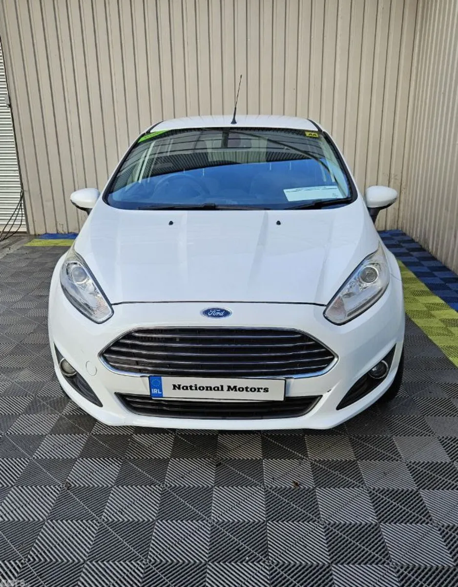 Ford Fiesta Hatchback, Petrol, 2015, White