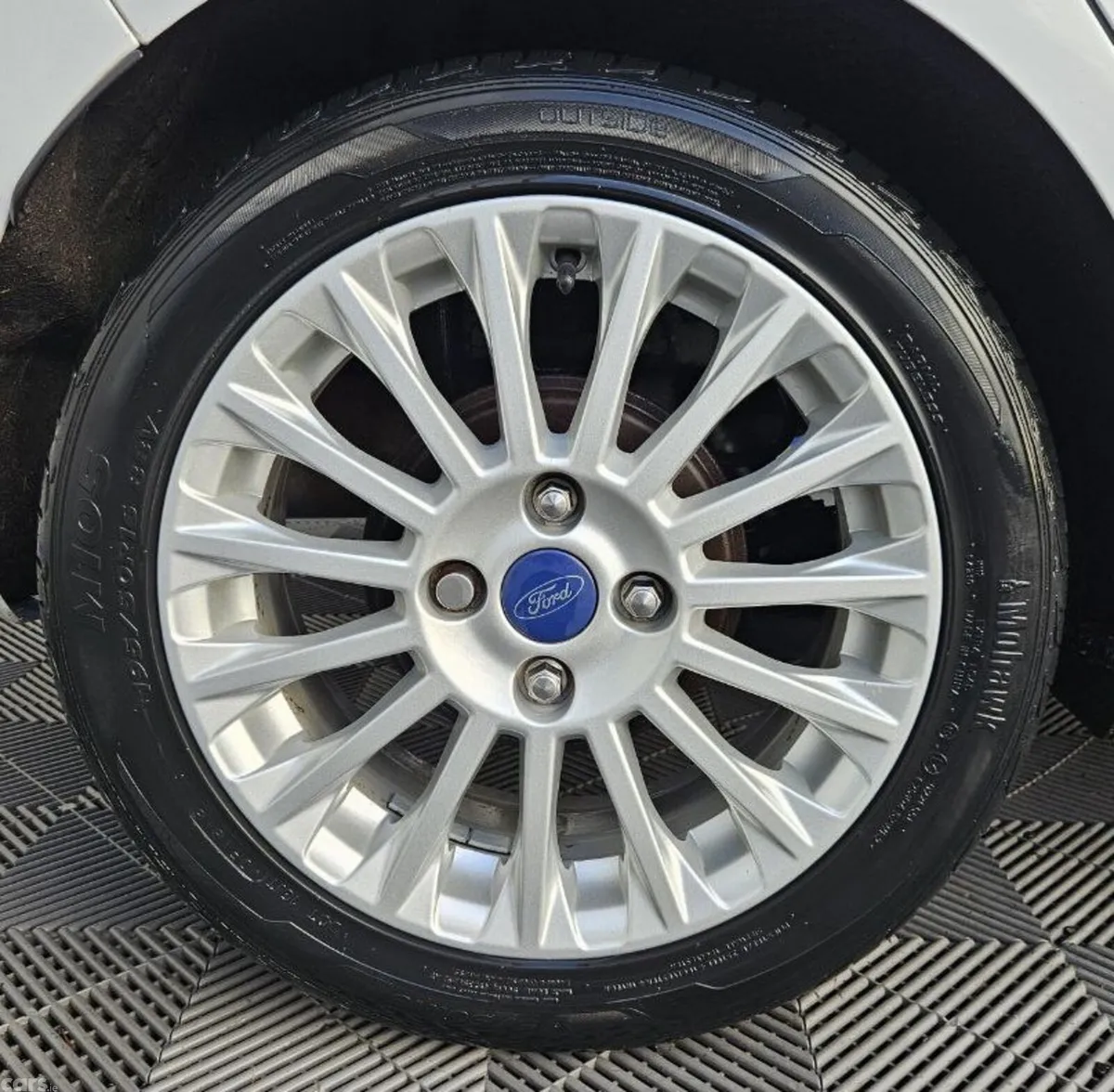 Ford Fiesta Hatchback, Petrol, 2015, White