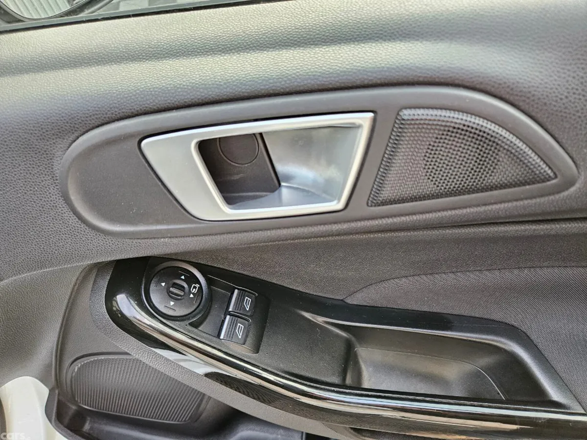 Ford Fiesta Hatchback, Petrol, 2015, White