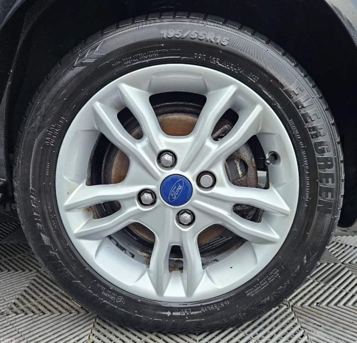 Ford Fiesta Hatchback, Petrol, 2015, Black