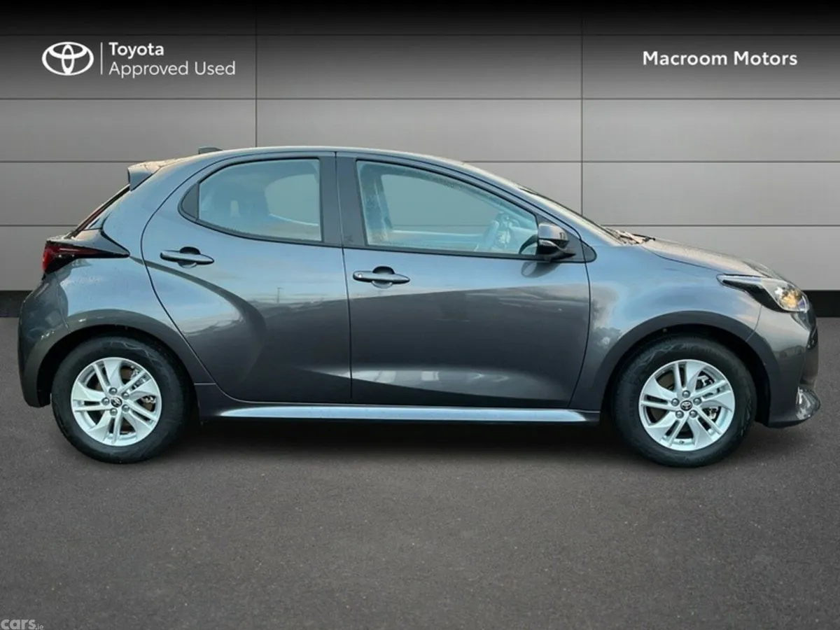 Toyota Yaris Hatchback, Petrol Hybrid, 2025, Grey
