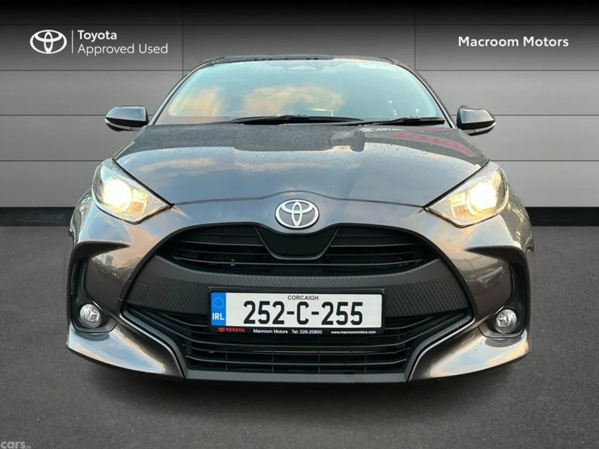 Toyota Yaris Hatchback, Petrol Hybrid, 2025, Grey