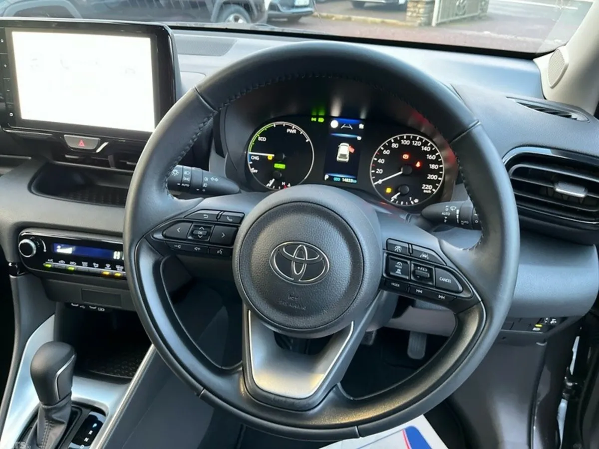 Toyota Yaris Hatchback, Petrol Hybrid, 2025, Grey