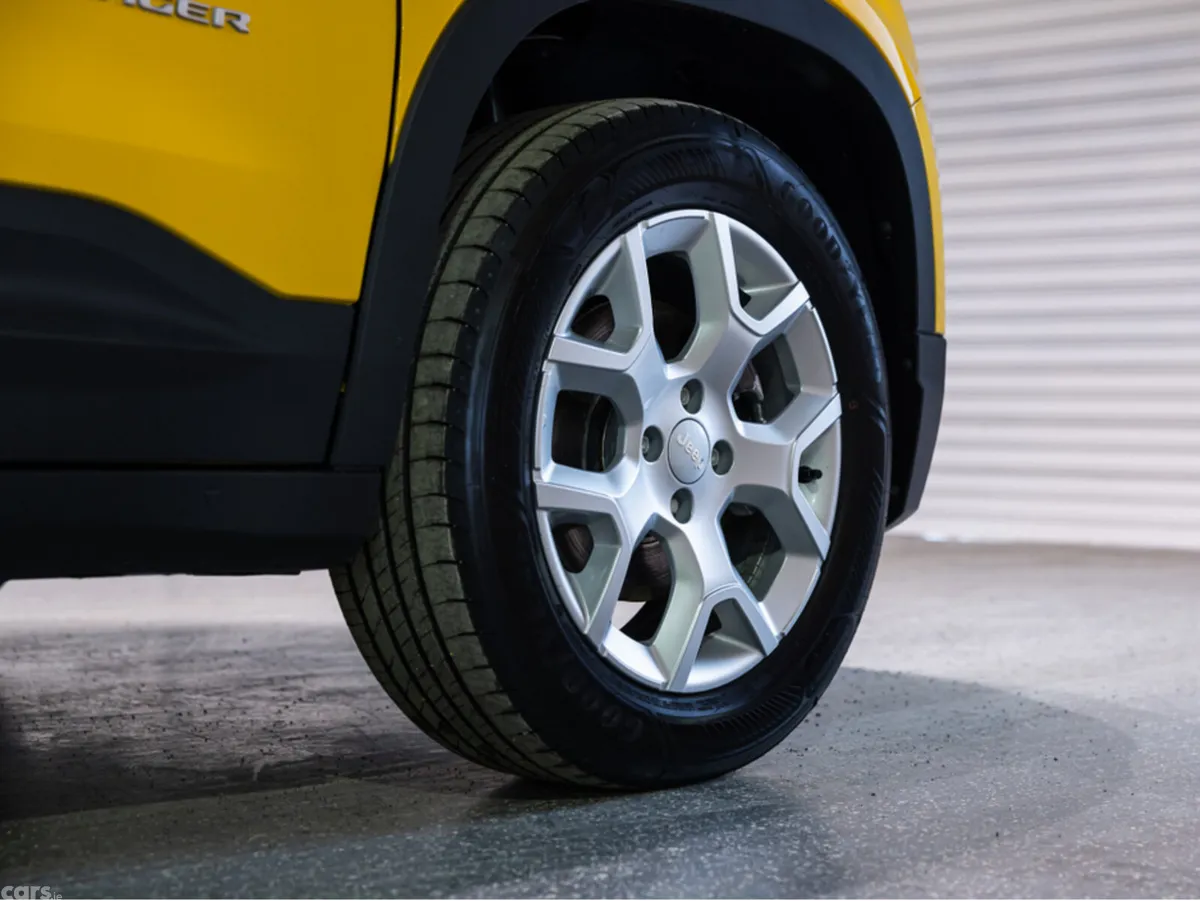 Jeep Avenger SUV, Petrol Hybrid, 2026, Yellow