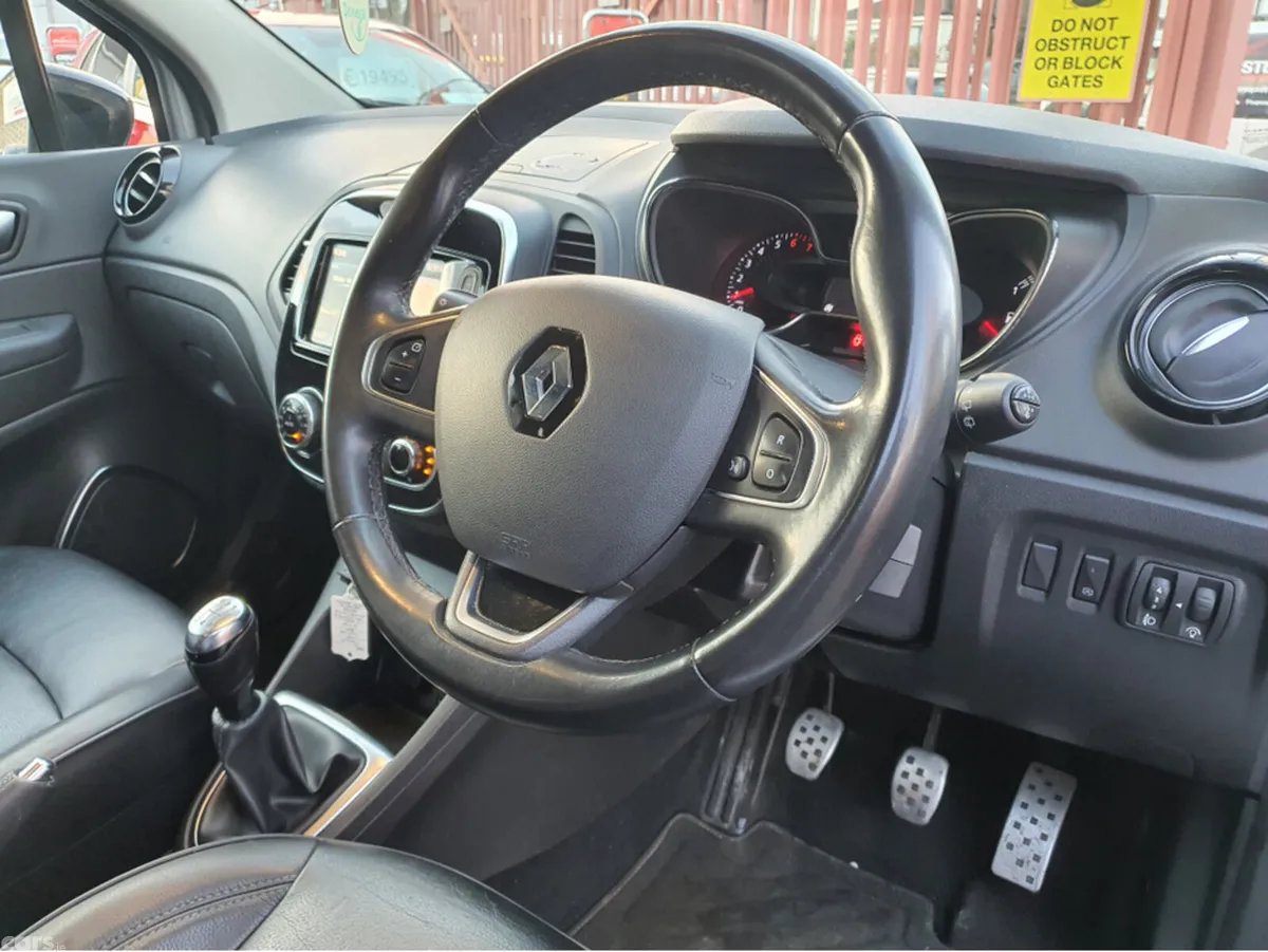 Renault Captur Hatchback, Petrol, 2019, Silver