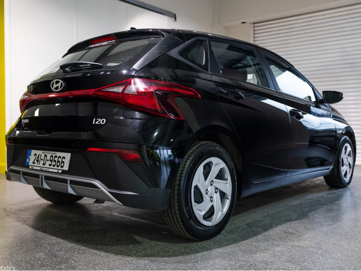 Hyundai i20 Hatchback, Petrol, 2024, Black