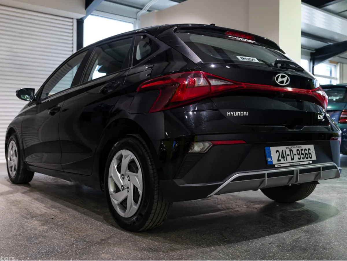 Hyundai i20 Hatchback, Petrol, 2024, Black