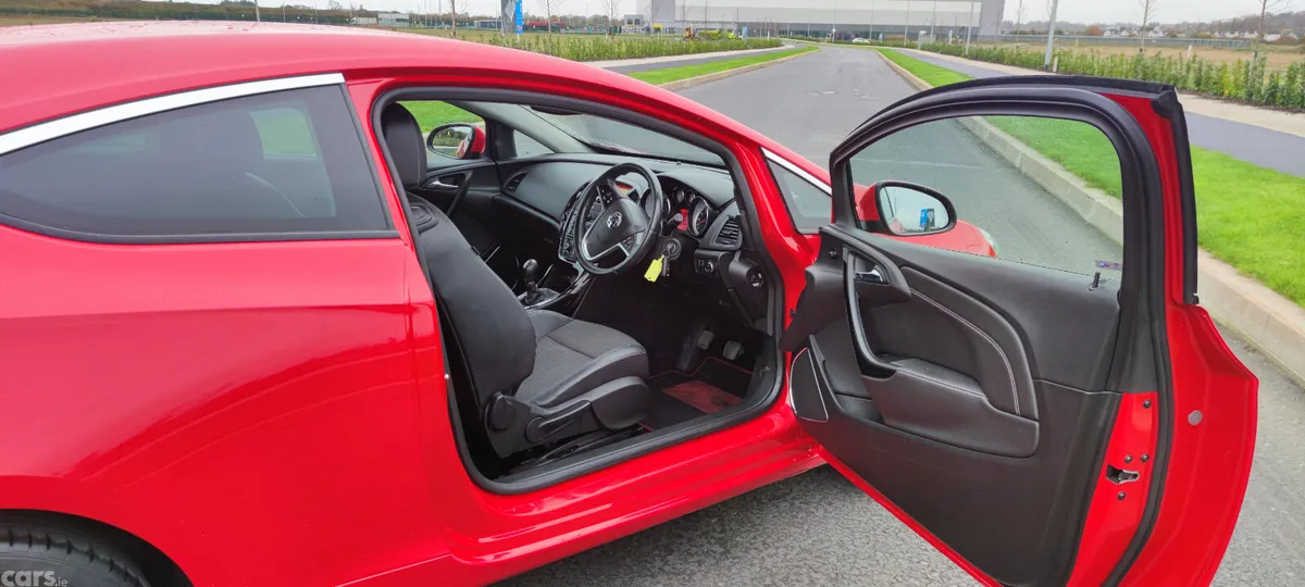 Vauxhall Astra Hatchback, Petrol, 2018, Red