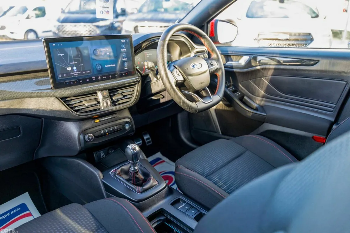Ford Focus Hatchback, Petrol, 2023, Red