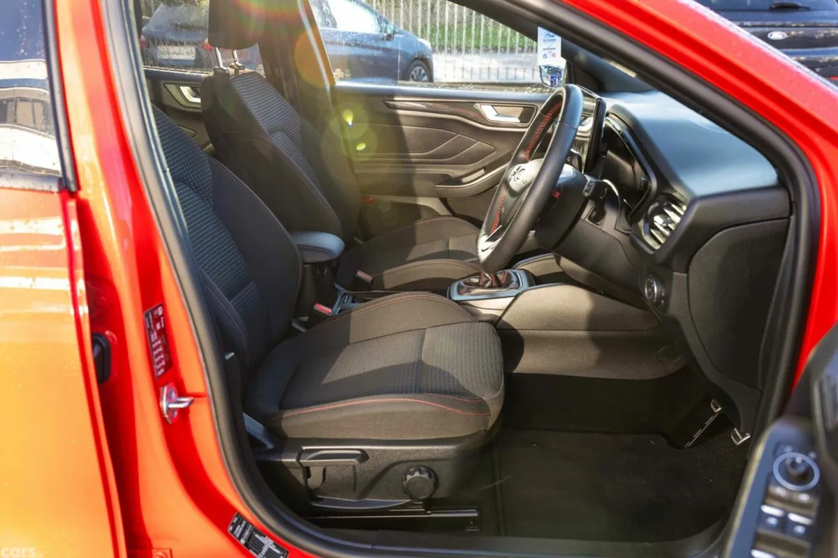 Ford Focus Hatchback, Petrol, 2023, Red