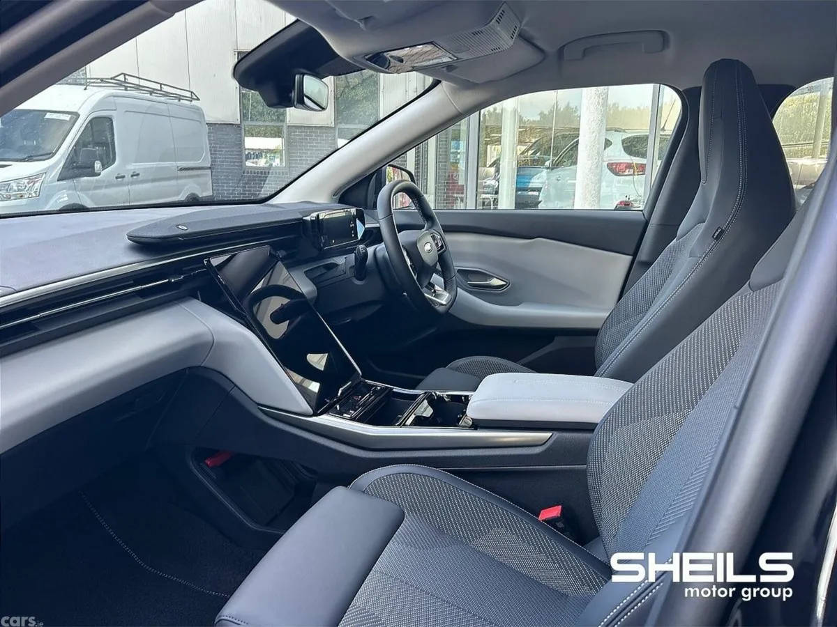 Ford Explorer MPV, Electric, 2026, Black