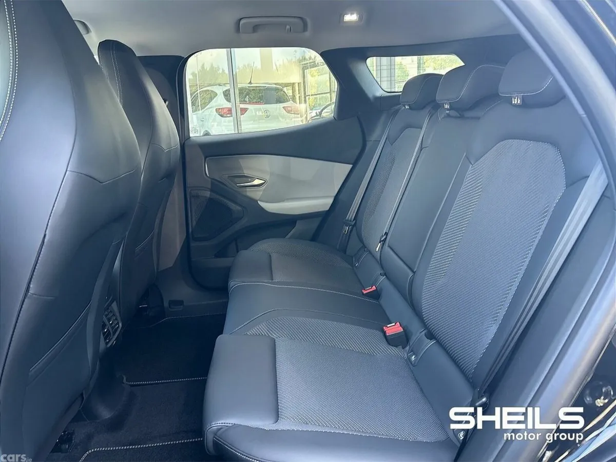 Ford Explorer MPV, Electric, 2026, Black