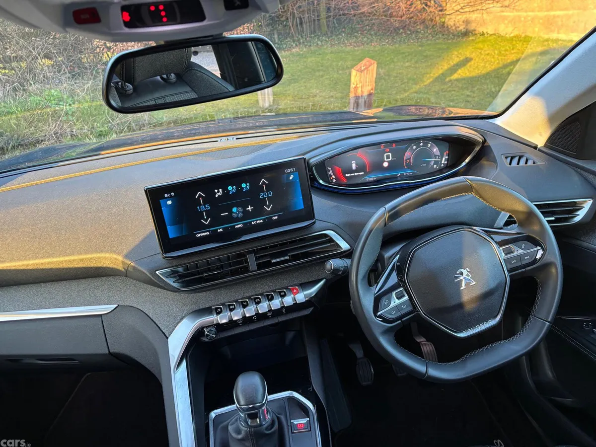 Peugeot 3008 MPV, Petrol, 2022, Blue