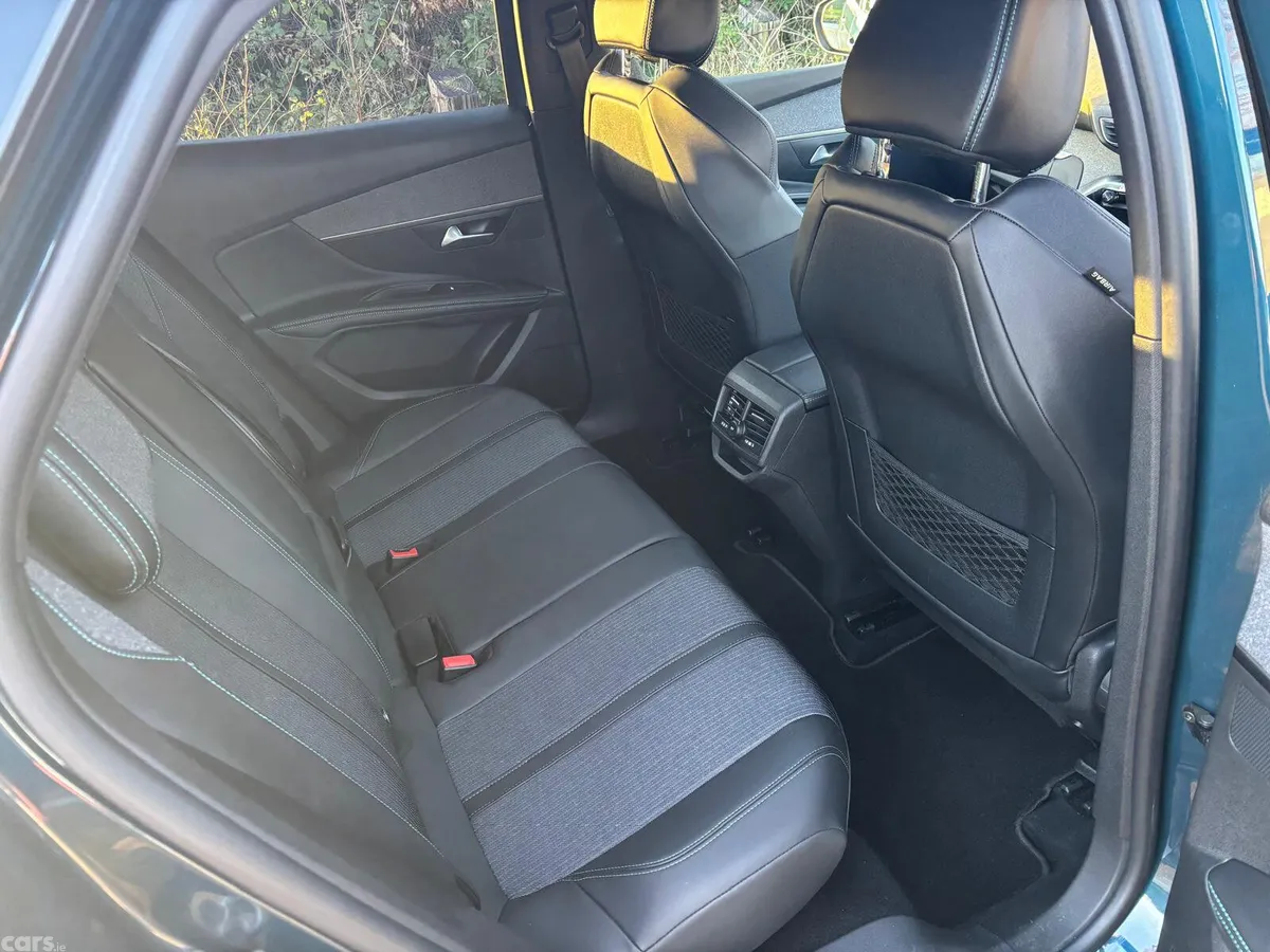 Peugeot 3008 MPV, Petrol, 2022, Blue