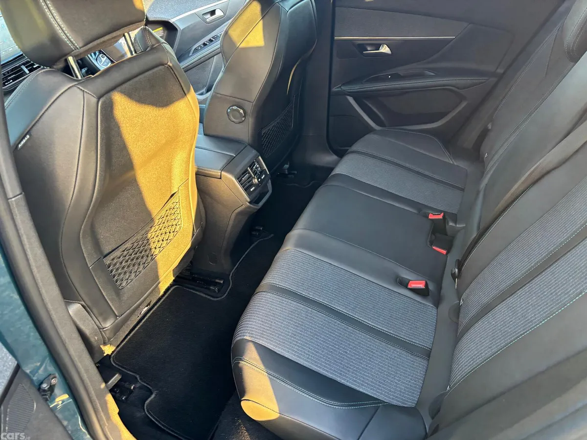 Peugeot 3008 MPV, Petrol, 2022, Blue
