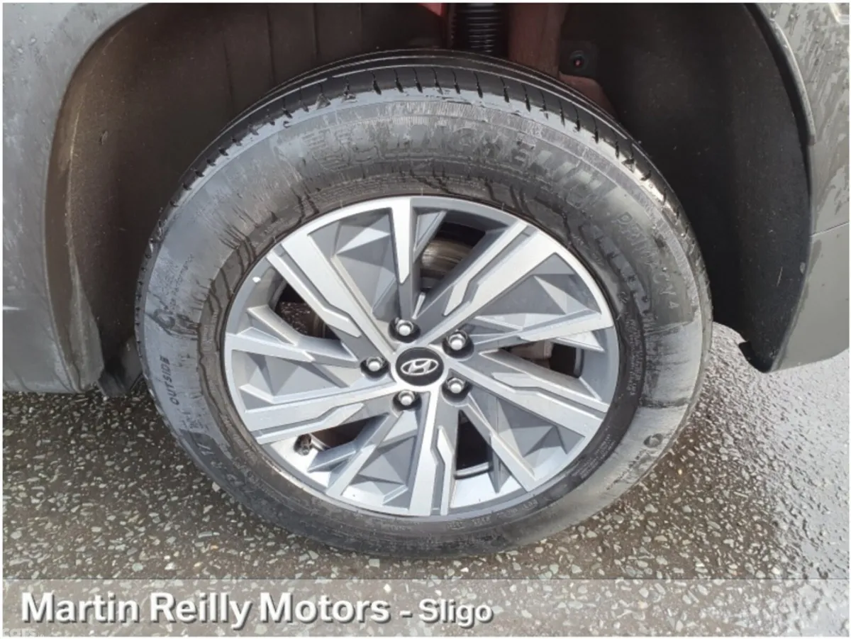 Hyundai Tucson MPV, Petrol Hybrid, 2024, Red