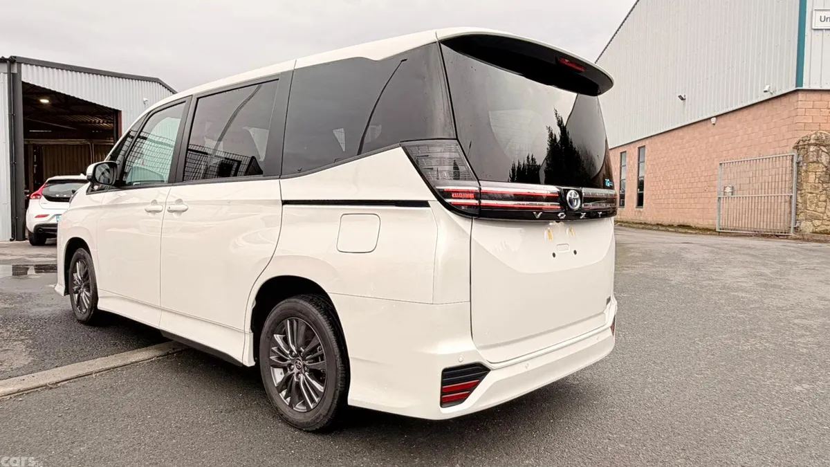 Toyota Voxy MPV, Petrol Hybrid, 2023, White