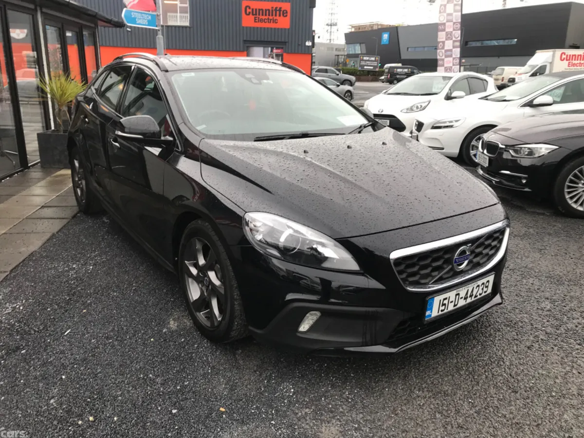 Volvo V40 Hatchback, Diesel, 2015, Black