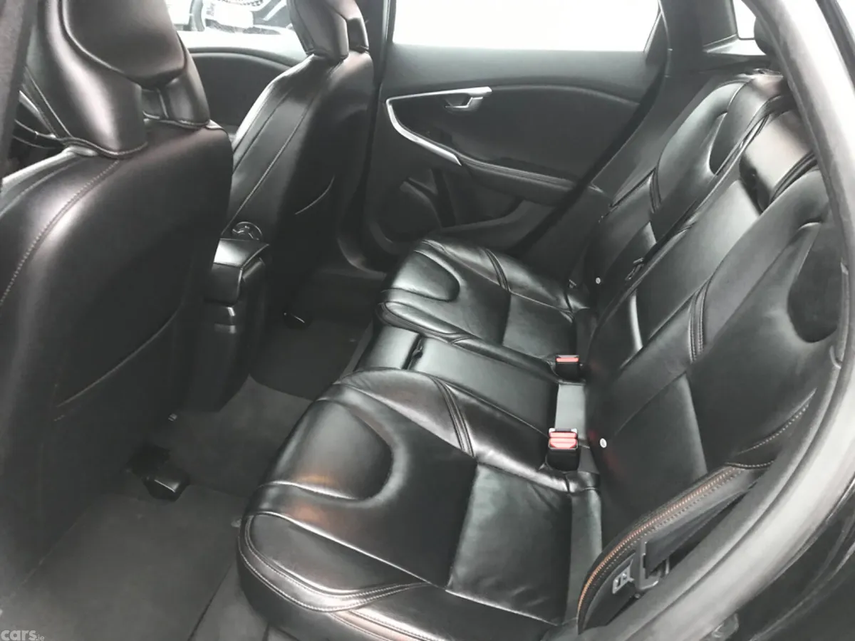 Volvo V40 Hatchback, Diesel, 2015, Black
