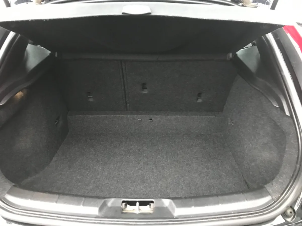 Volvo V40 Hatchback, Diesel, 2015, Black
