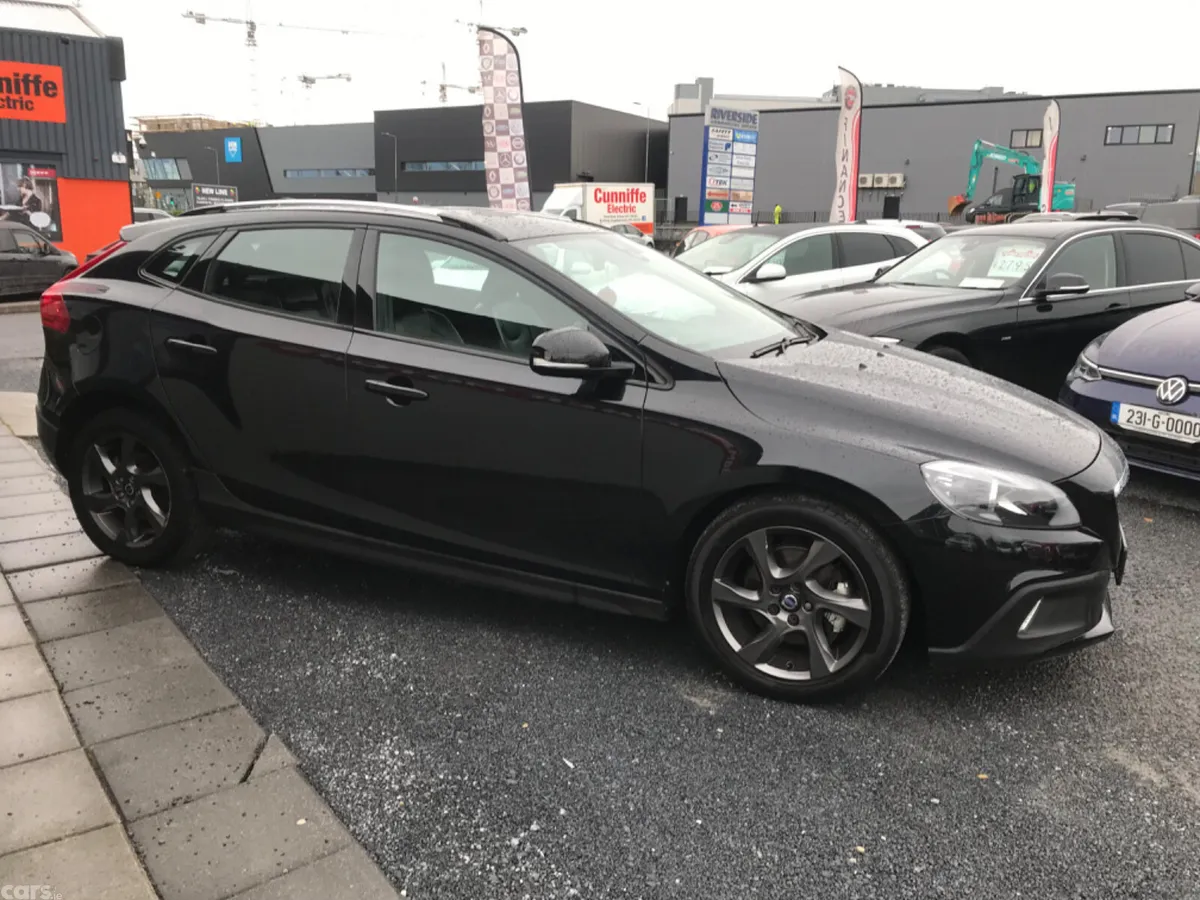 Volvo V40 Hatchback, Diesel, 2015, Black