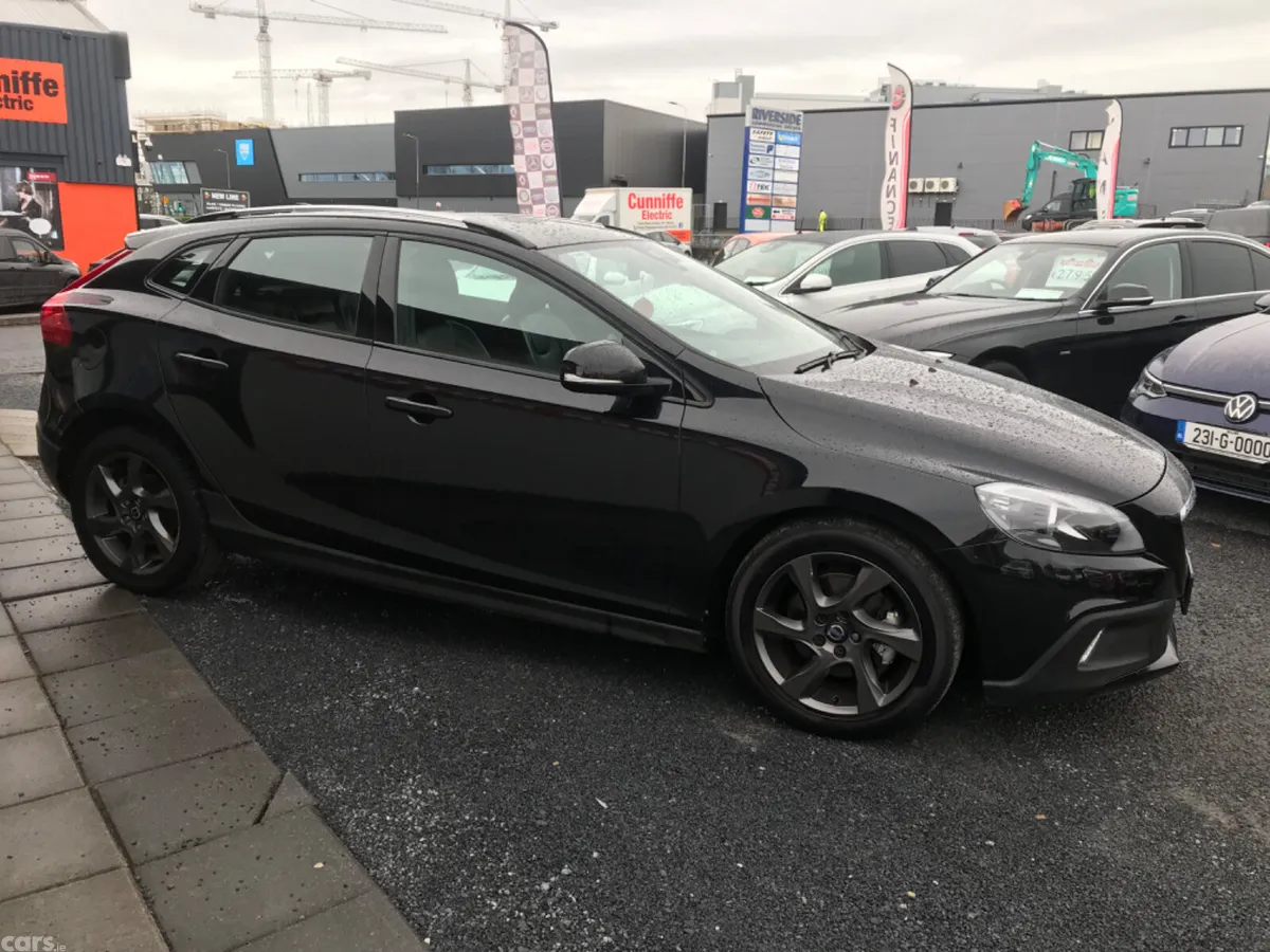 Volvo V40 Hatchback, Diesel, 2015, Black
