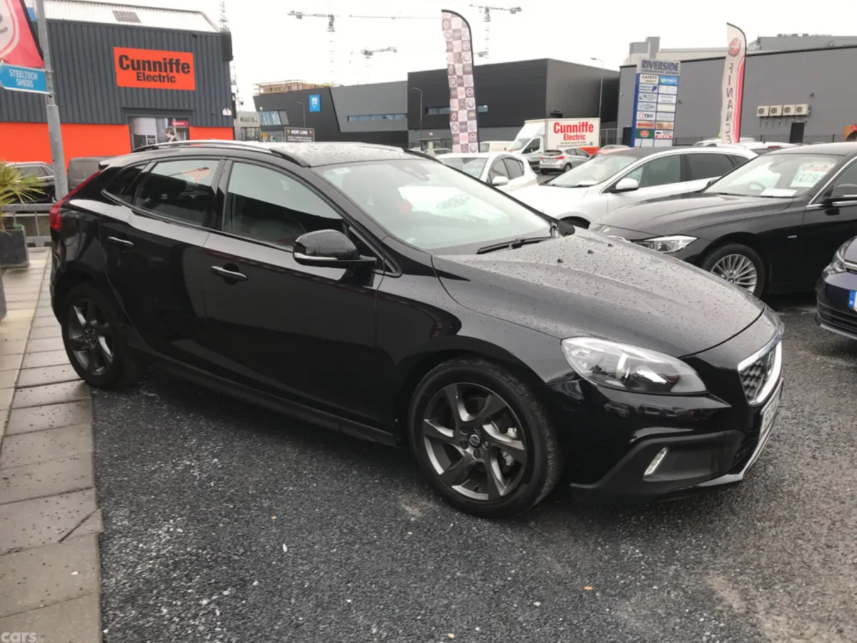Volvo V40 Hatchback, Diesel, 2015, Black