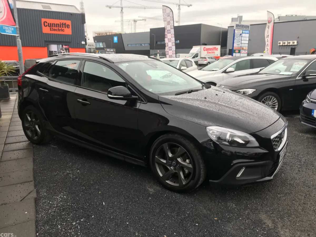 Volvo V40 Hatchback, Diesel, 2015, Black