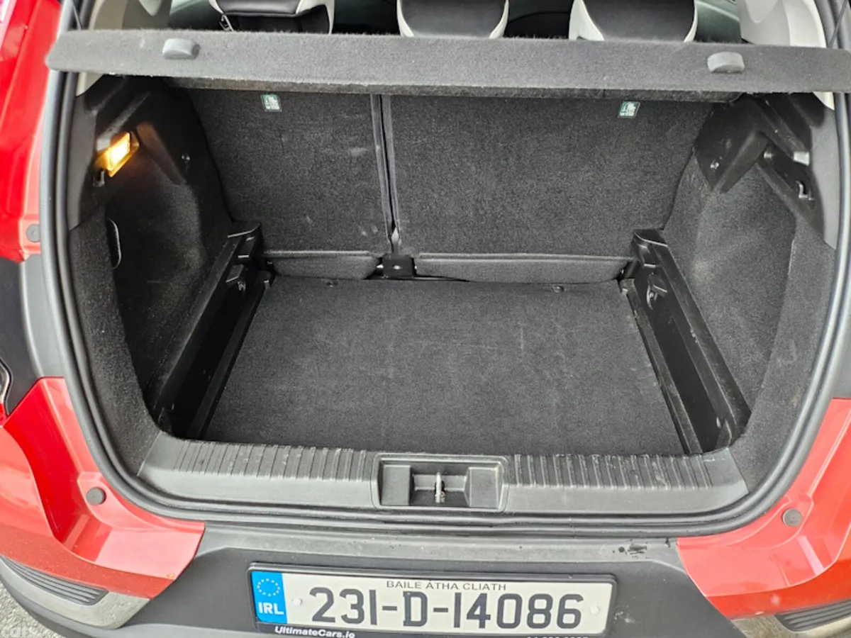 Renault Captur Hatchback, Petrol, 2023, Red