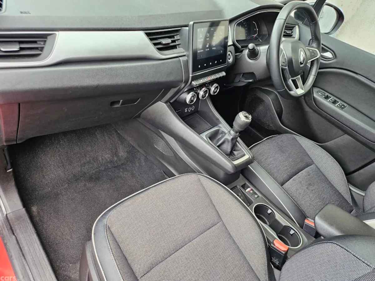Renault Captur Hatchback, Petrol, 2023, Red