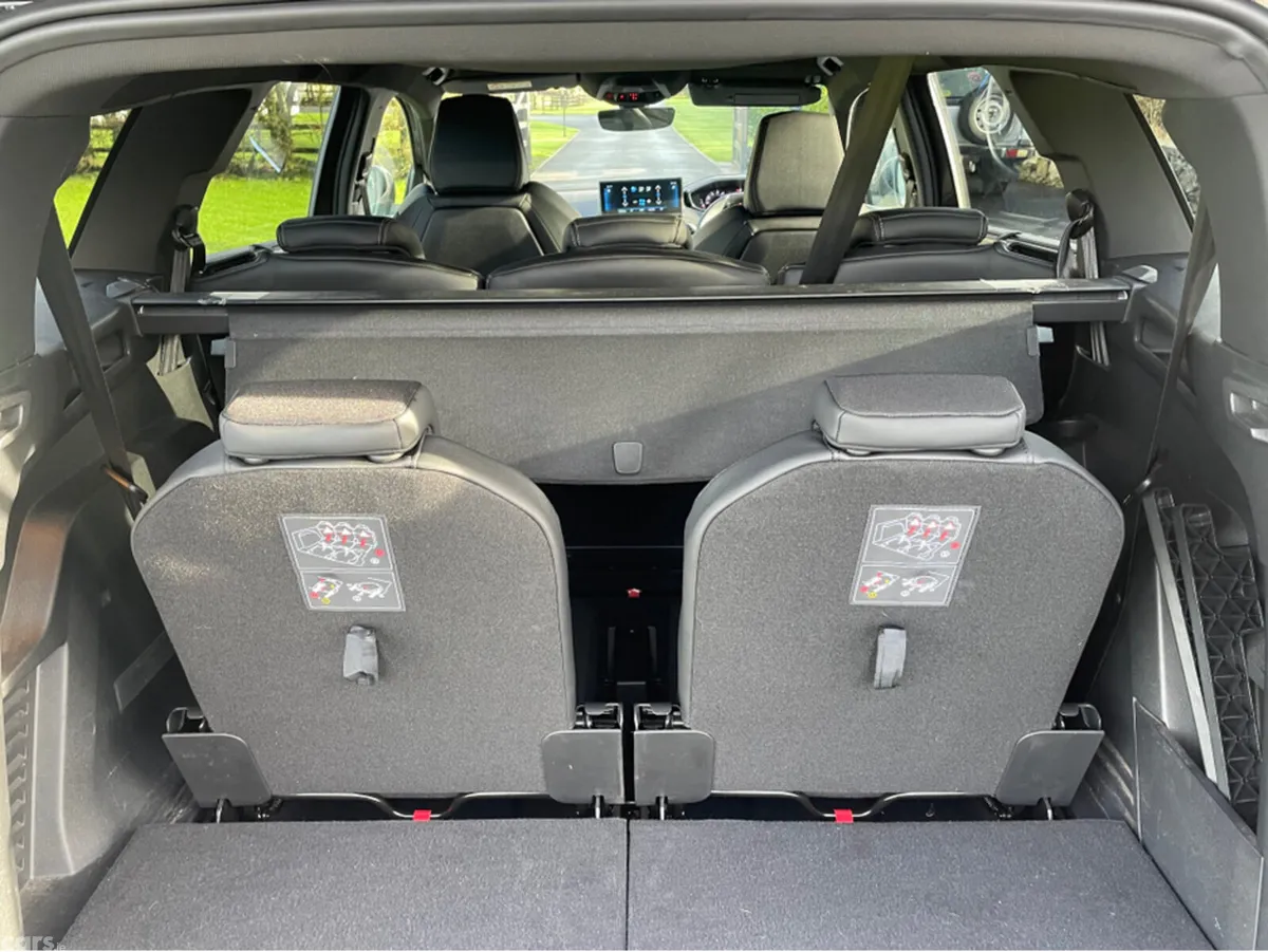 Peugeot 5008 Hatchback, Diesel, 2024, Grey
