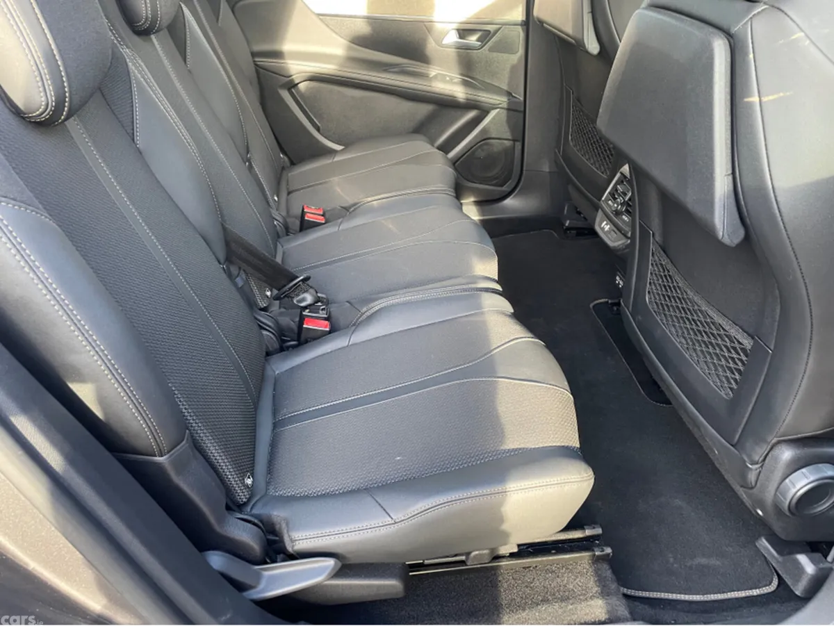 Peugeot 5008 Hatchback, Diesel, 2024, Grey