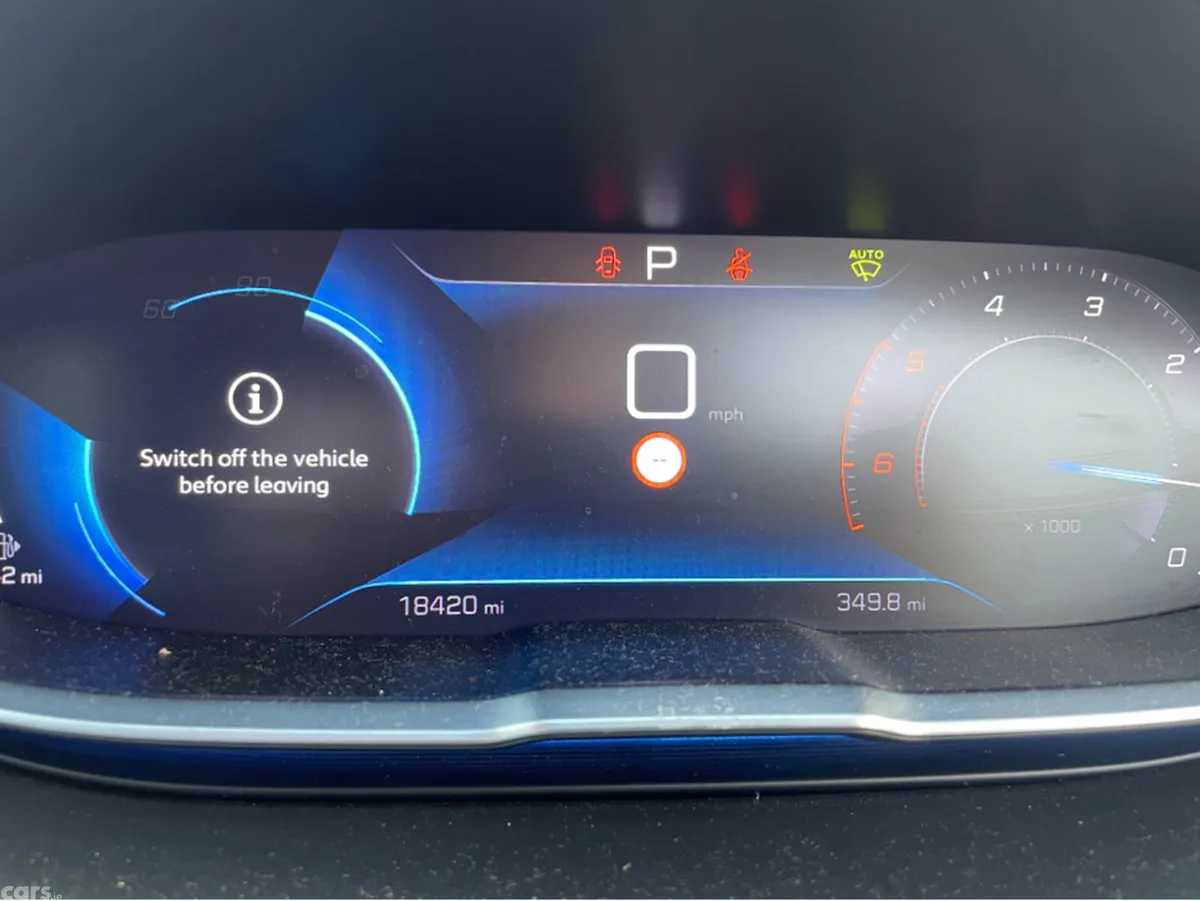 Peugeot 5008 Hatchback, Diesel, 2024, Grey