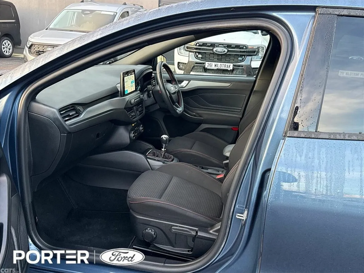 Ford Focus Hatchback, Petrol, 2023, Blue