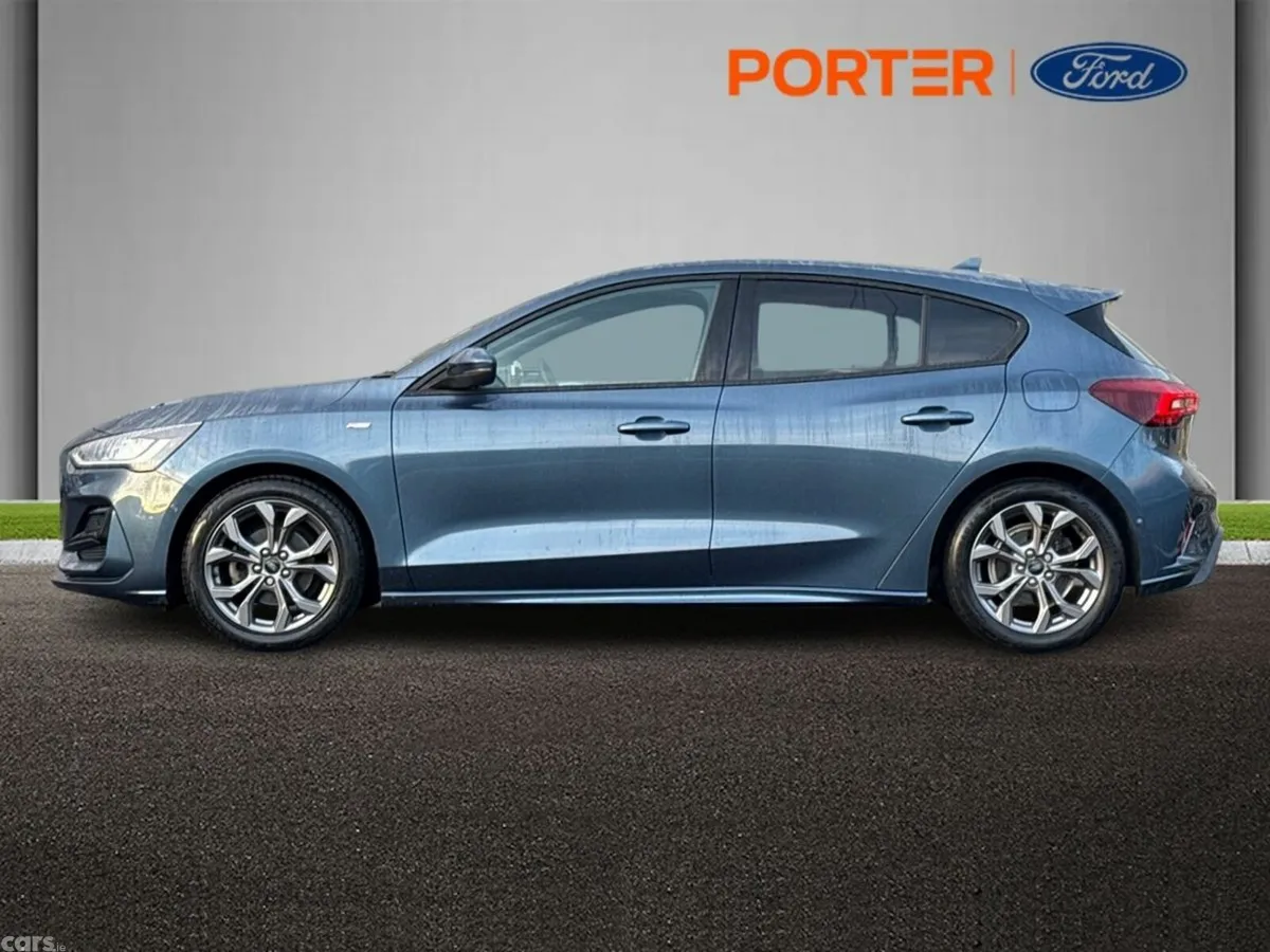 Ford Focus Hatchback, Petrol, 2023, Blue