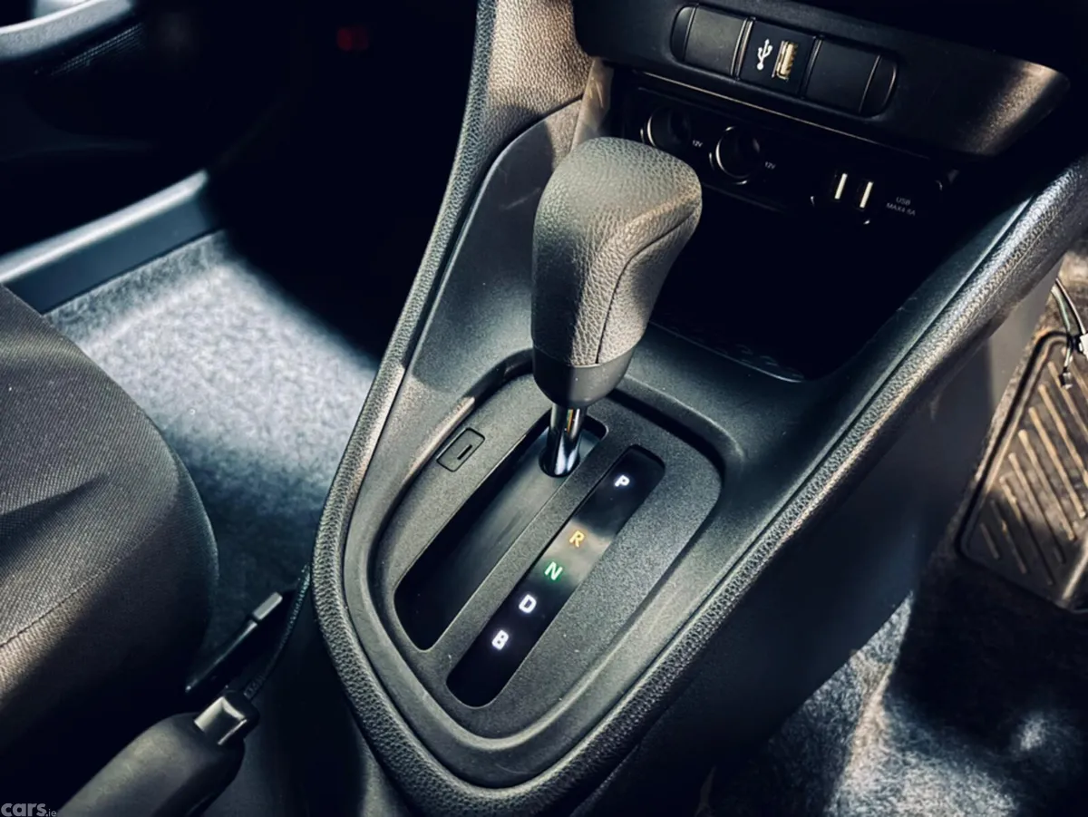 Toyota Yaris Hatchback, Petrol, 2022, Silver
