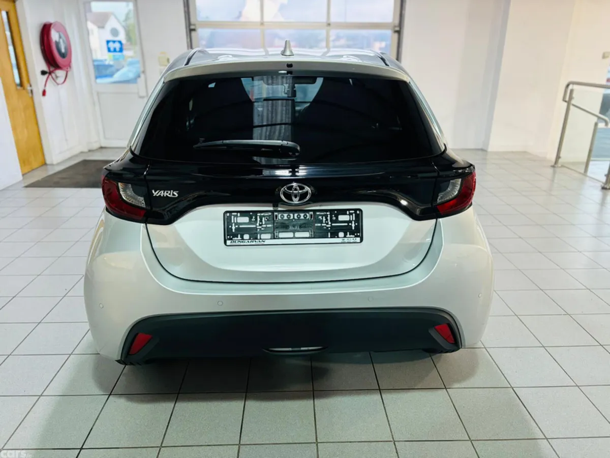 Toyota Yaris Hatchback, Petrol, 2022, Silver