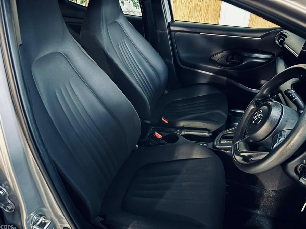 Toyota Yaris Hatchback, Petrol, 2022, Silver
