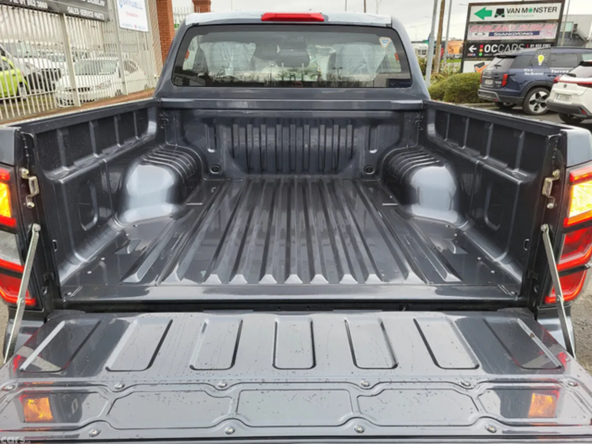 Isuzu D-Max Pick Up, Diesel, 2027, Grey