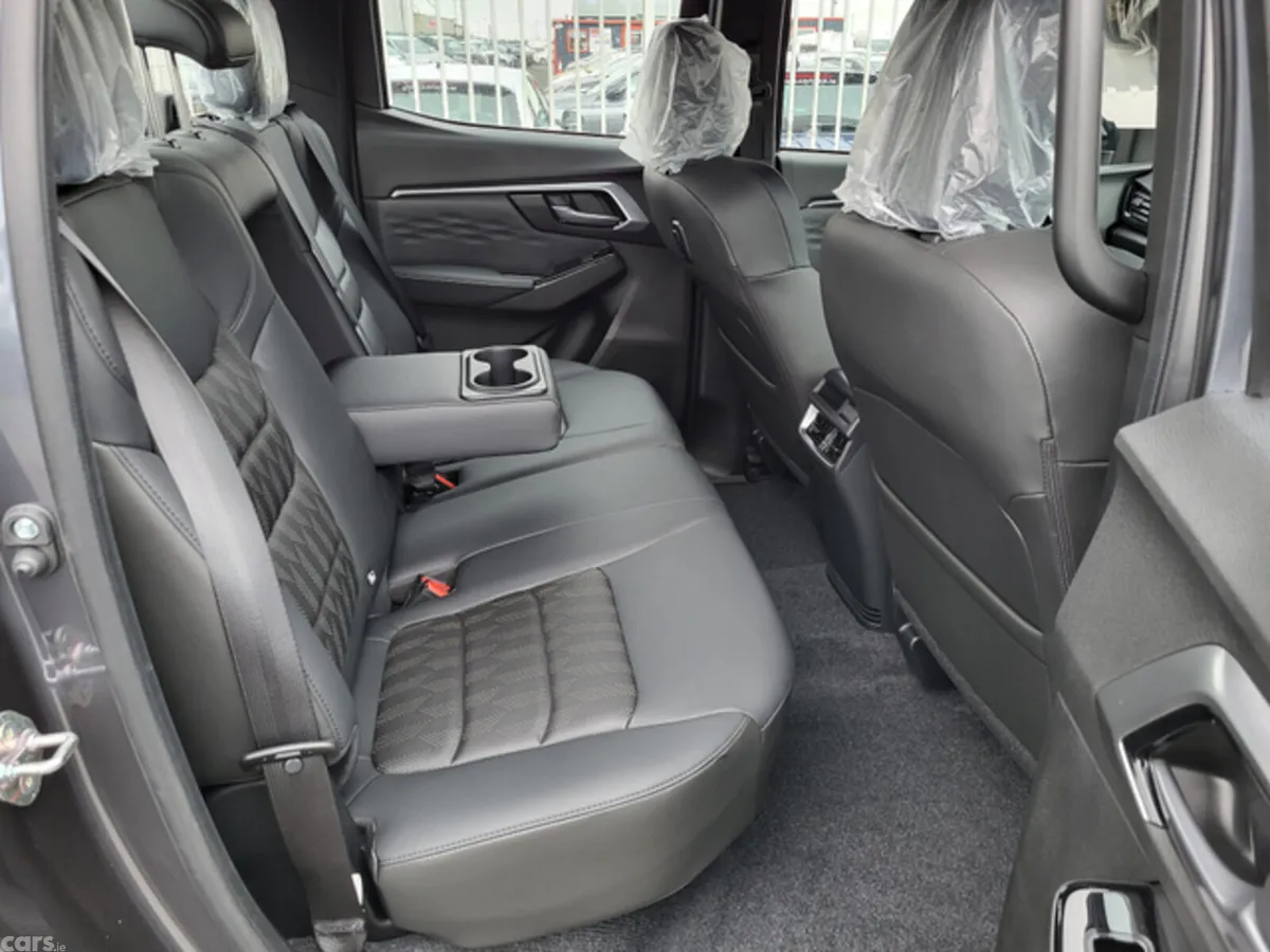 Isuzu D-Max Pick Up, Diesel, 2027, Grey