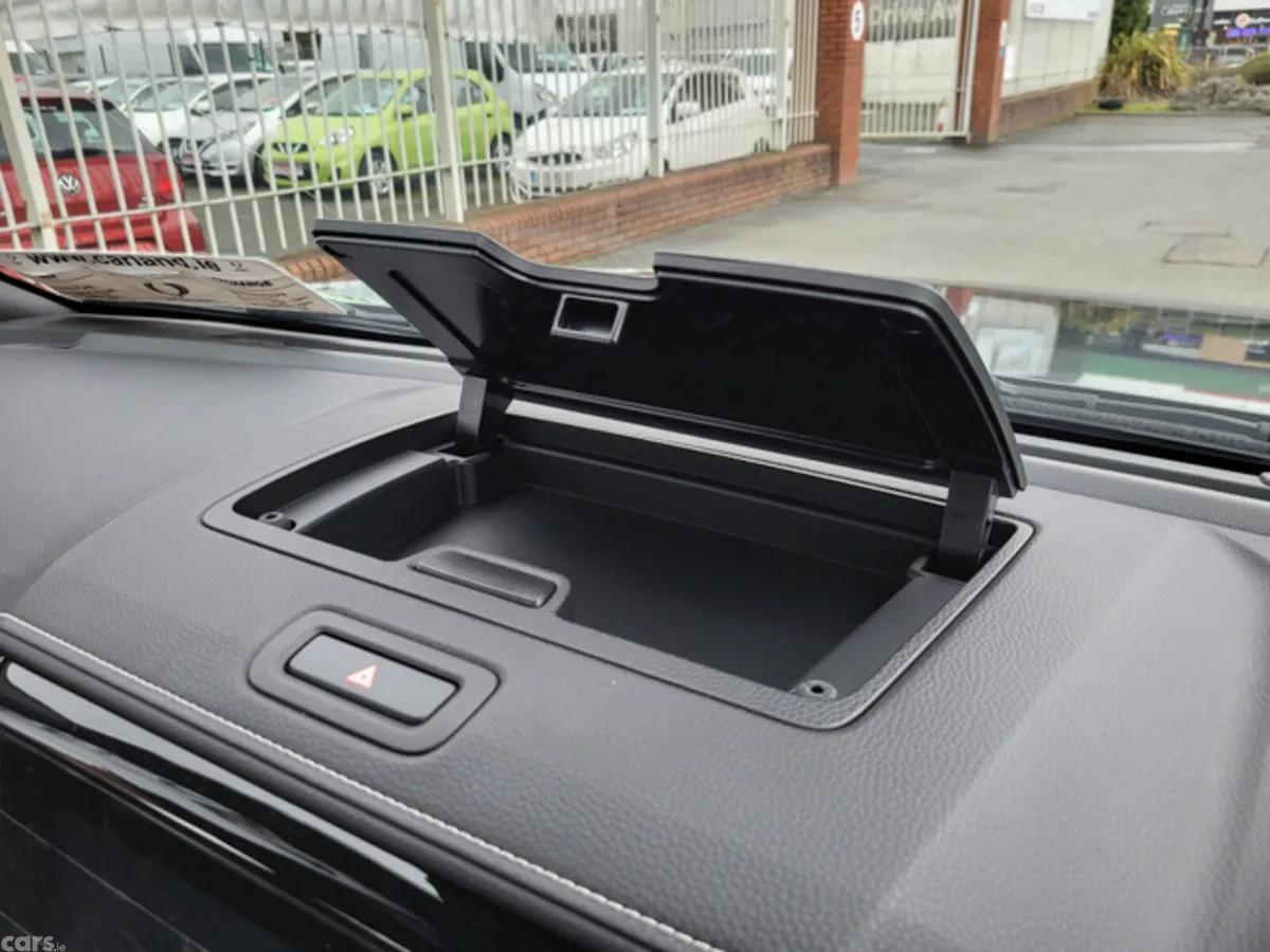 Isuzu D-Max Pick Up, Diesel, 2027, Grey