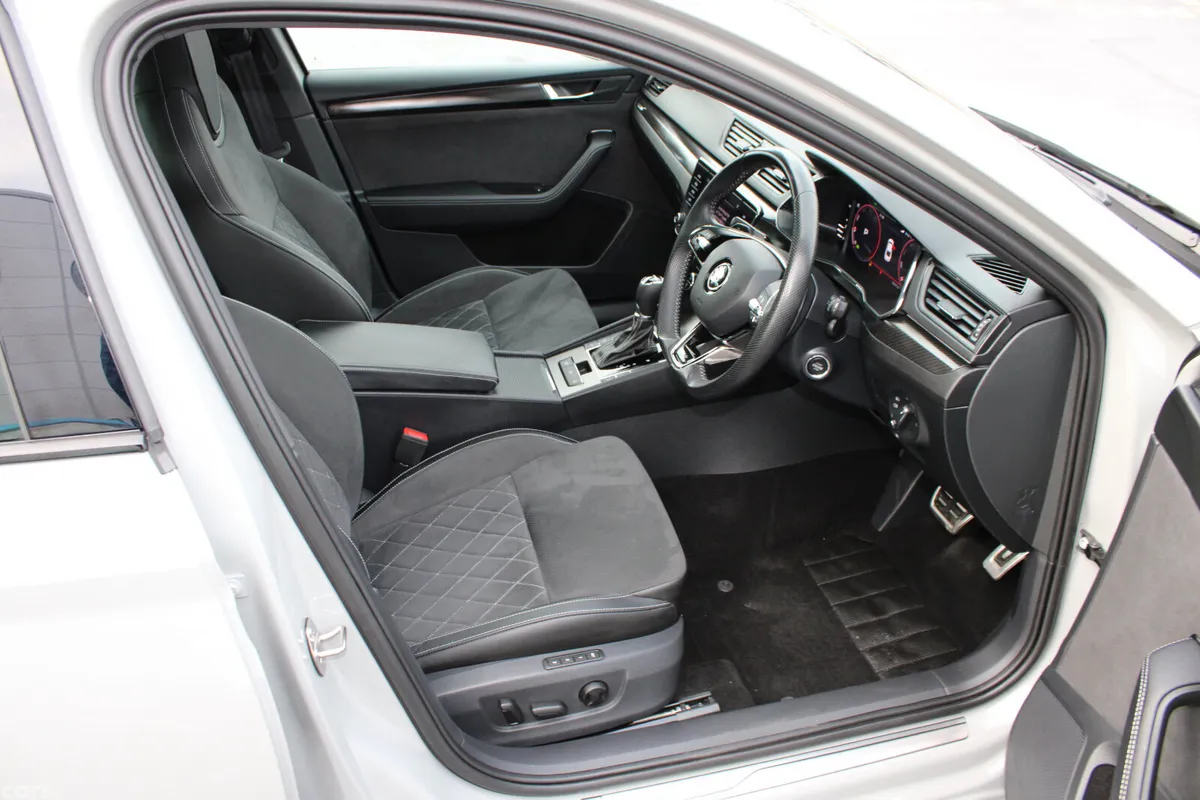 Skoda Superb Saloon, Diesel, 2024, Grey