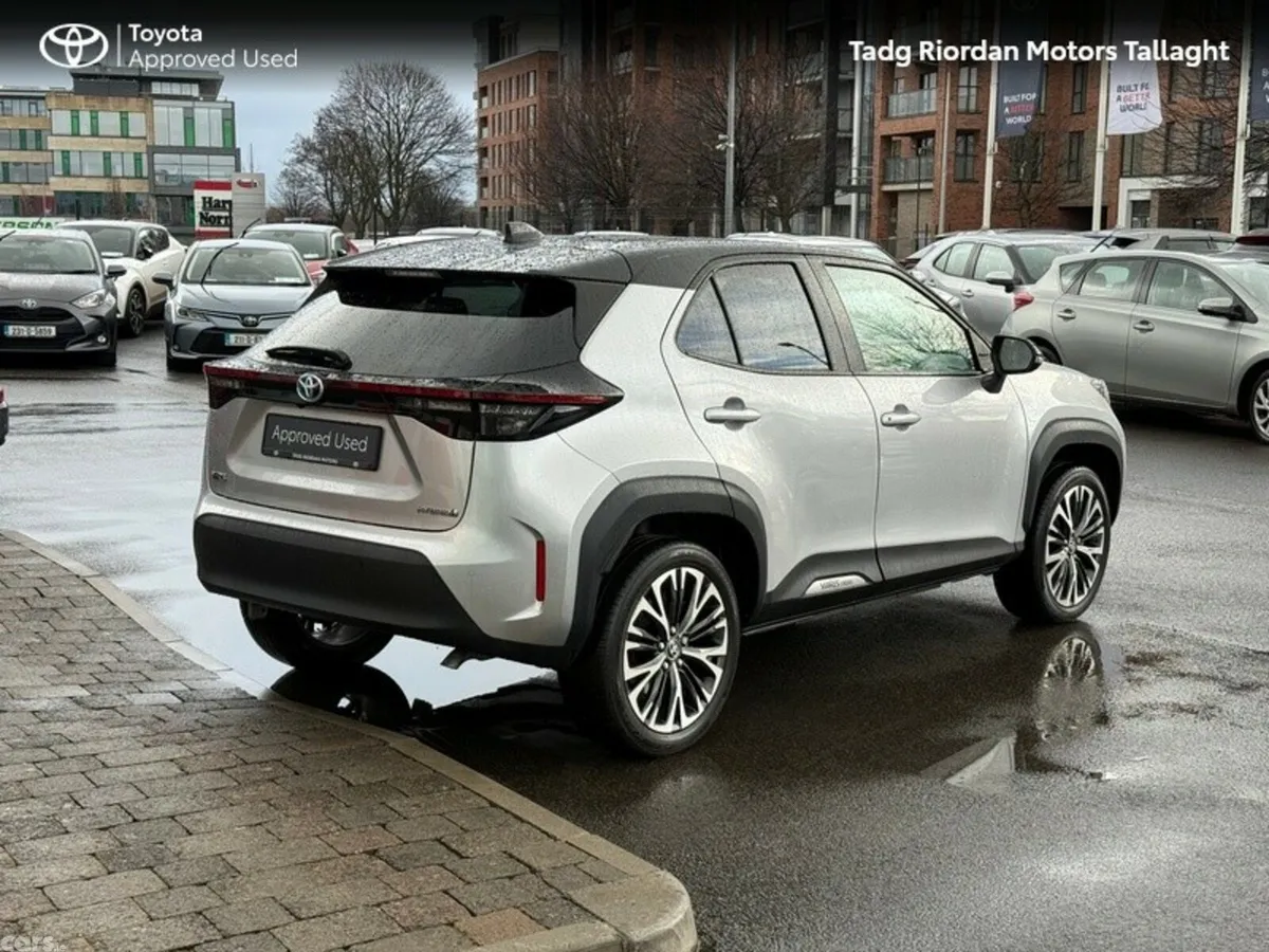 Toyota Yaris Cross Hatchback, Petrol Hybrid, 2024, Silver