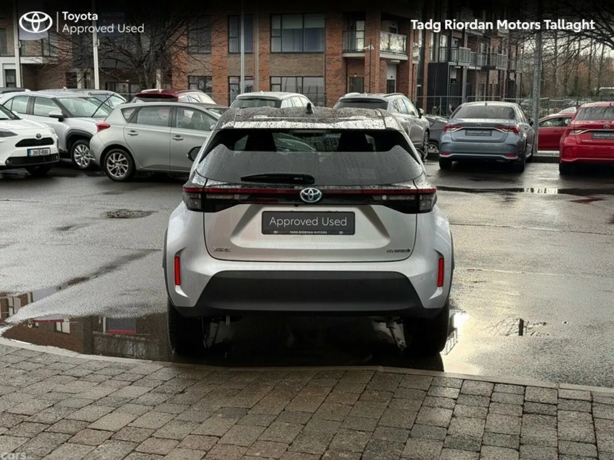 Toyota Yaris Cross Hatchback, Petrol Hybrid, 2024, Silver